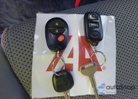 2013 Toyota Tacoma Base V6 z USA, uszkodzony, nr VIN 3TMLU4EN2DM129101